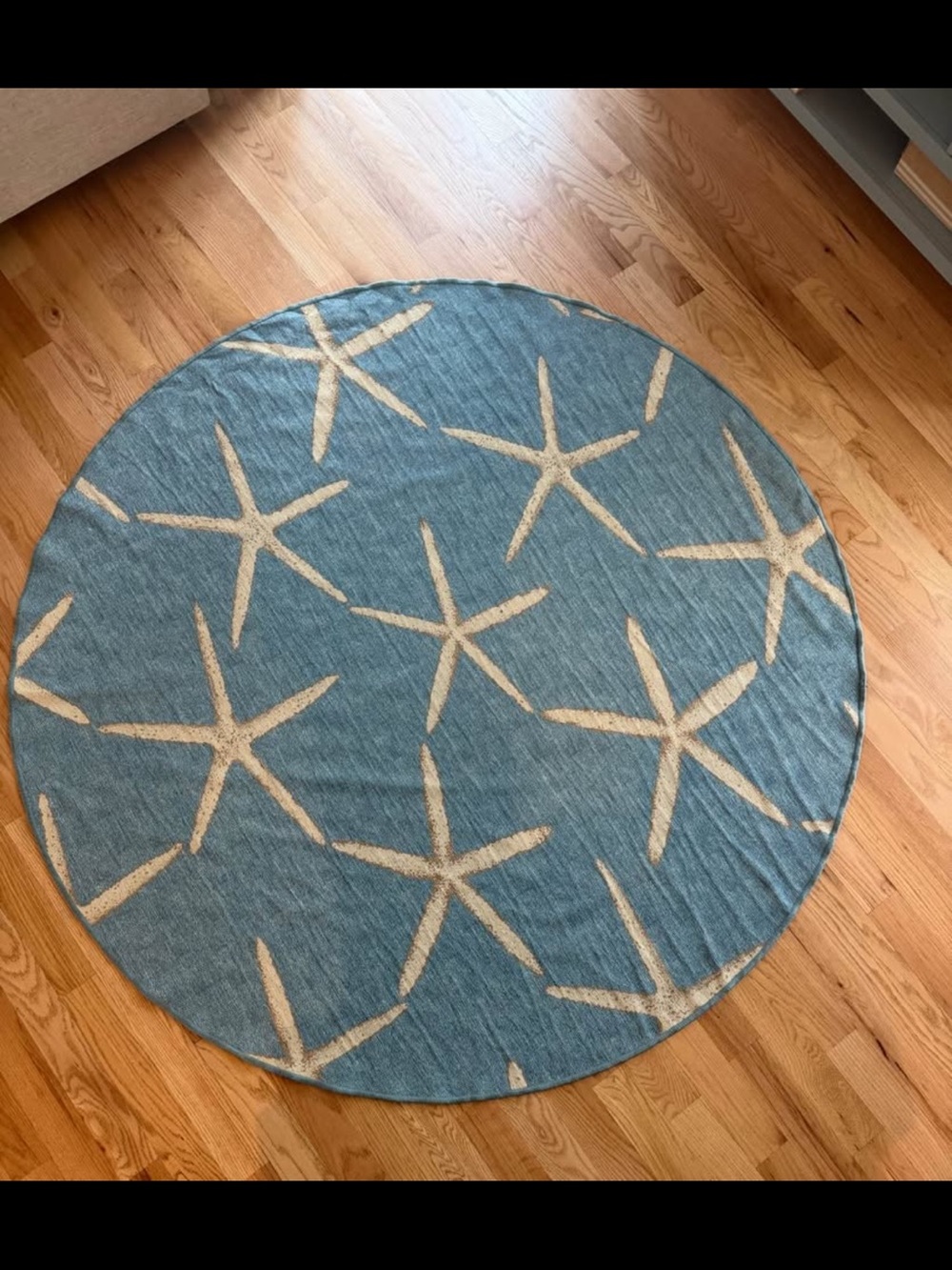 Ruggable Pale Blue Starfish Round Rug & Runner -Gold Starfish Pattern - Picture 4 of 10